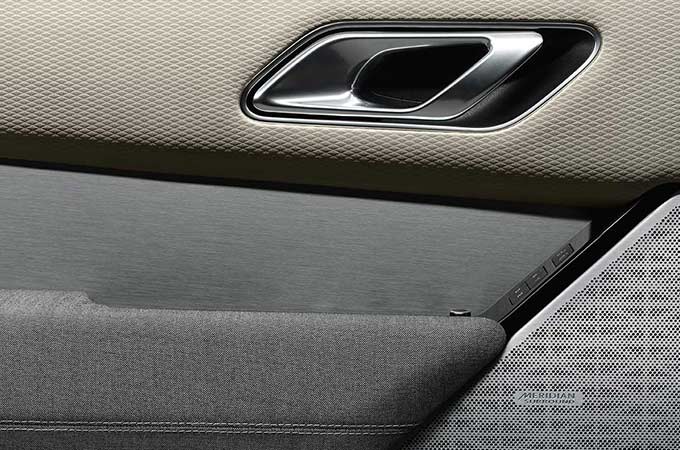Detalhe dos acabamentos no interior do Range Rover Velar