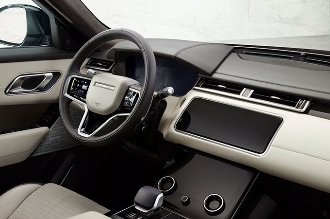 Detalhe do interior de um Range Rover Velar