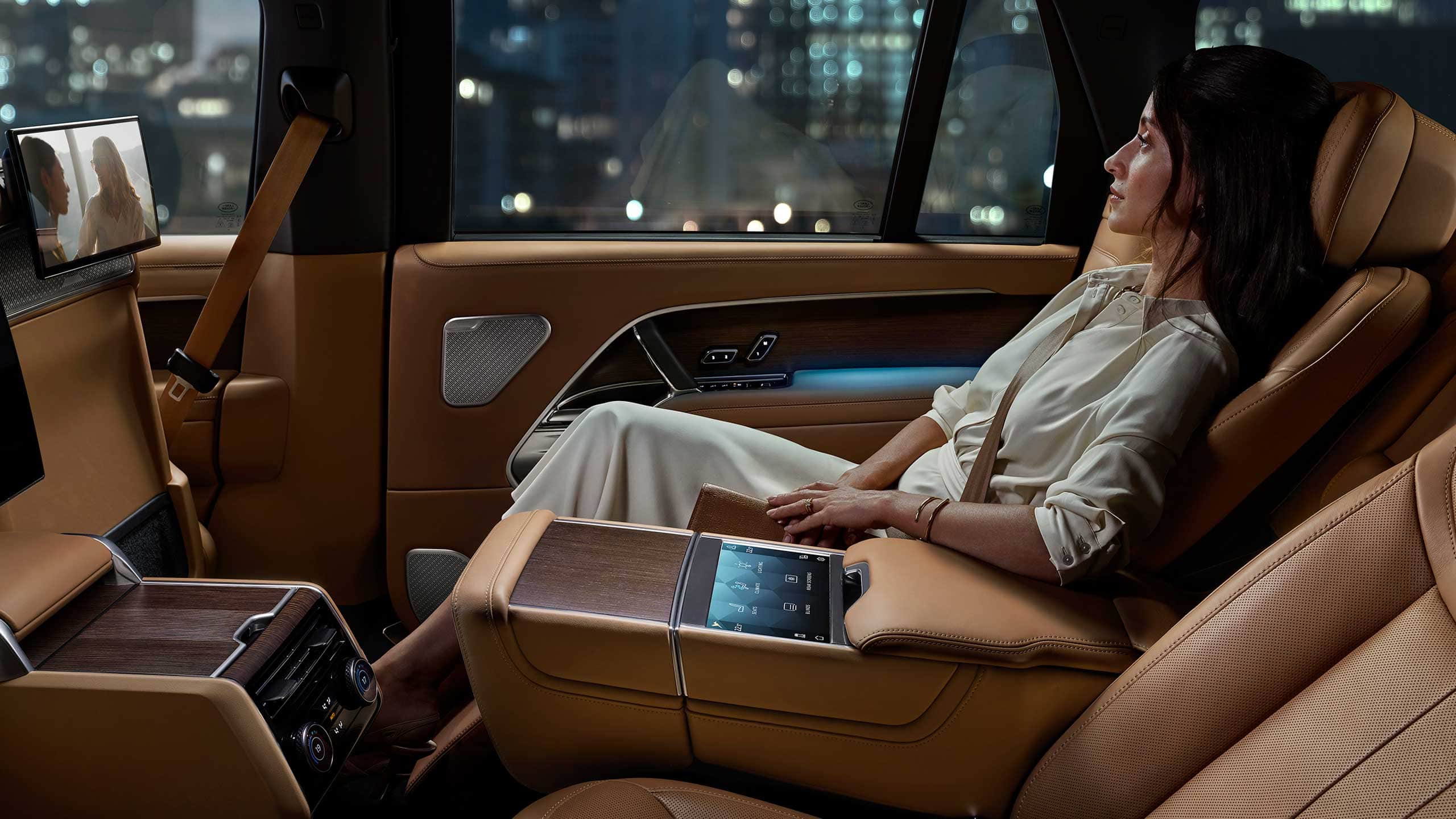 Detalle de la parte trasera en el interior de un nuevo Range Rover